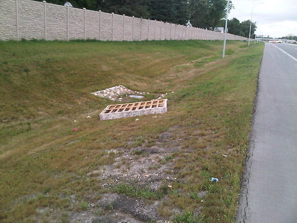 The_Heffe's tweet image. Oh you left me a soiled box spring. Thanks for not lighting it on fire. Eat shit and die. #roadproblems