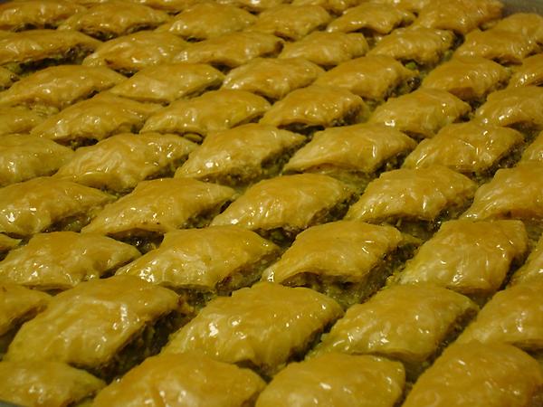 KOSKAHELVA's tweet photo. Mis Gibi Cevizli Ev Baklavası Kimler İster ? http://t.co/kORWZOt2