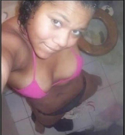 pinksinfg's tweet photo. @TheOfficialTed notice anything in this pic http://t.co/zfv2QTgW