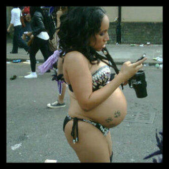 NeeshaGotDis's tweet photo. Dis how some1s babymum rolling Carnival yea her bf shud kick it down what the fuck http://t.co/EmU7dPZo