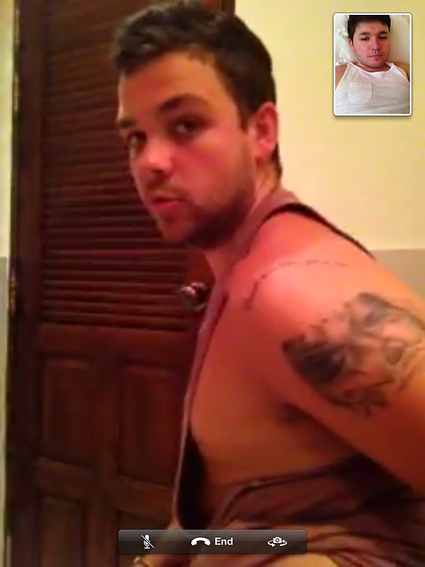 MrAlmondo's tweet image. FaceTime with @DonCharles7 wiping his ass #1wipe #manpon