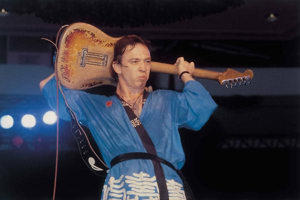 BluesMagazine's tweet photo. In Memoriam : Stevie Ray Vaughan ... http://t.co/oJCjdp4b http://t.co/EYDdDp0j