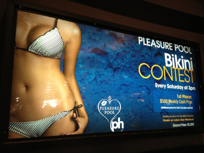 Wtf Vegas billboards!! Camel toe? Mom must b proud http://t.co/tOknSgWQ<a href="/tag/gifparty"class="tags"><span>#gifparty</span></a>