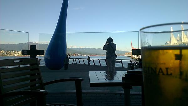 sjhewitt's tweet photo. enjoying a beer on the Vancouver waterfront, next to the mountains and a big blue thing... http://t.co/0ssxB0KU