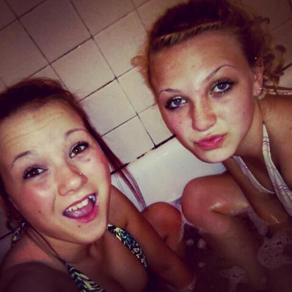 kill3r__'s tweet image. best friends ♥