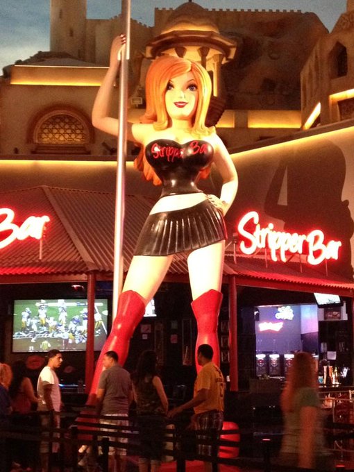 Vegas!!!! Dammit, now gigantor women?!? http://t.co/qRvnYMau<a href="/tag/nightcalls"class="tags"><span>#nightcalls</span></a>