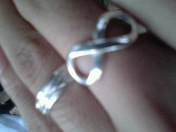 nicolelily26's tweet image. Infinity ring #noticeable ;) thank you daddy! They r all asking me where I bought this. Haha