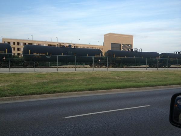 RachelGlascock's tweet image. Gotta love trains, traffic and 8am classes! #aggieproblems #firstgradstudentclass #late