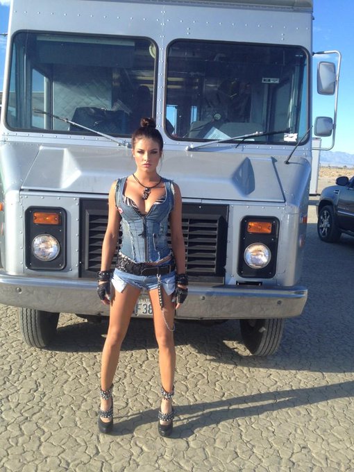 Call time 3 am for #zztop video shoot in the middle of the desert http://t.co/75rMKcVV<a href="/tag/zztop"class="tags">#zztop</a>