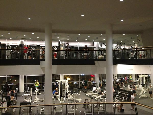 Por fin estrenamos el gym, nuestro nuevo mejor amigo!! <a href="/eugecm/">E</a>