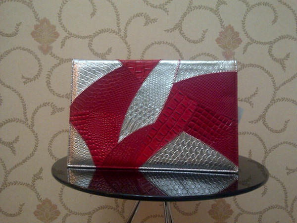 line_and_design's tweet photo. Red&amp;silver Clutch BD 16 call:39217781@E3lanibh @Top_Retweeet @Encourage_bh @bahrainstore @ealwaseet  @4salegroup http://t.co/7jyryvsb
