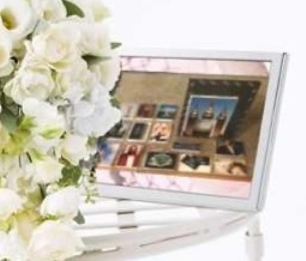 LDSIFrame's tweet image. The I Frame is table top ready and fits both horizontal and vertical photos.