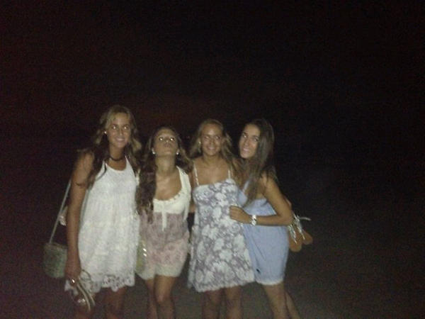 Laureta92's tweet photo. Playeando @AnnaCarboV @MLuzBernat http://t.co/x5mZyO5E