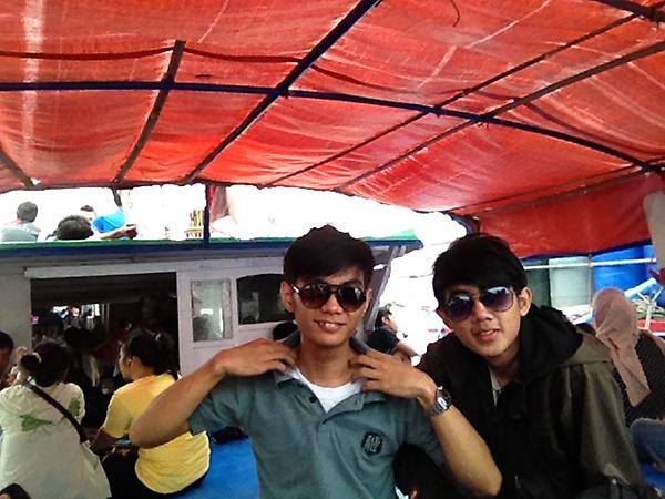 bryan_oyee's tweet photo. kembaran http://t.co/lATvIkwi
