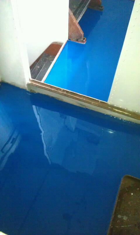 Gieten van de nieuwe vloeren loopt voorspoedig, volgende week gaan de gebroeders HOP van H2OP weer verder met timmeren