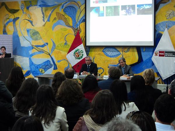MinamPeru's tweet photo. Se inició presentación de Compendio de Legislación Ambiental sobre Áreas Naturales Protegidas en auditorio del MINAM http://t.co/Ai1AOeRr