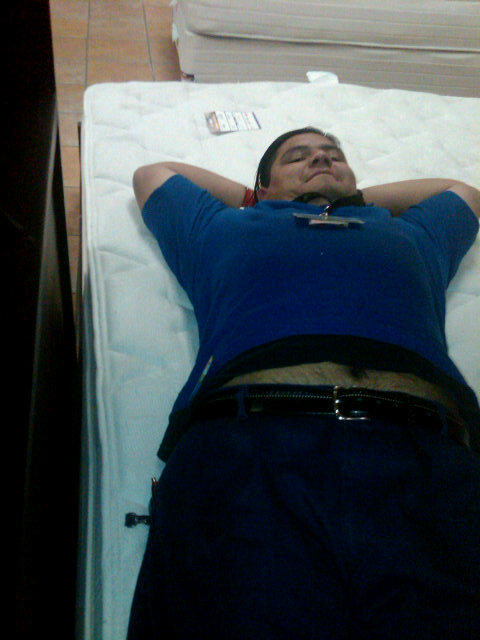 Haxza12's tweet photo. Este es el arduo trabajo de panchito en Famsa http://t.co/XXjyLjlW