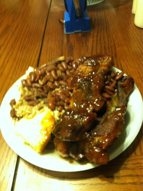 DJ_Jtoocold's tweet image. Red Beans &amp;amp; rice cornbread &amp;amp; 2 slab of ribs... #smashmode
