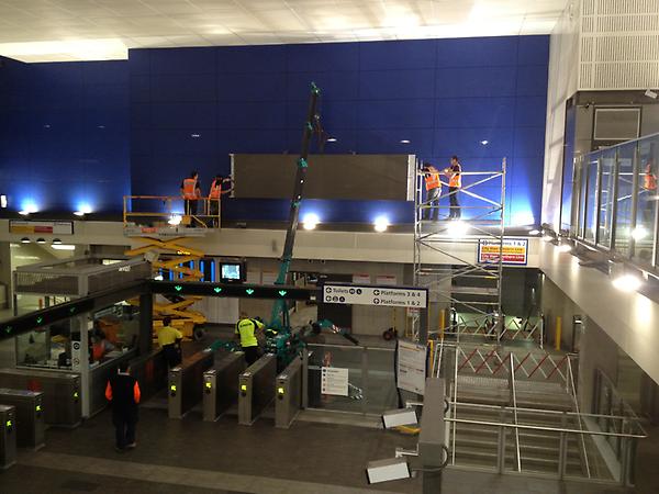 The boys know how to construct a good sign at Hanlon Industries.. check it out at Nth Sydneys Station @APNOutdoorAU