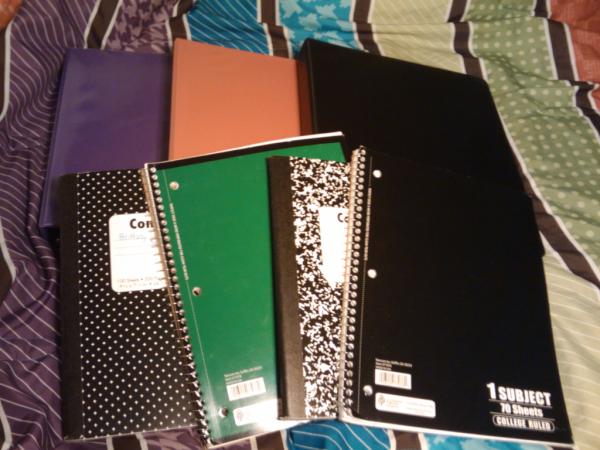 BrittnayBonita's tweet image. #SchoolStuff #Heavy #PoorBack #3Binders #2compositions #2Spirals