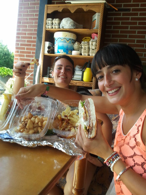 23Luciar's tweet photo. @estherchup mirar k dos como se ponen!!! http://t.co/X1ARwdjS