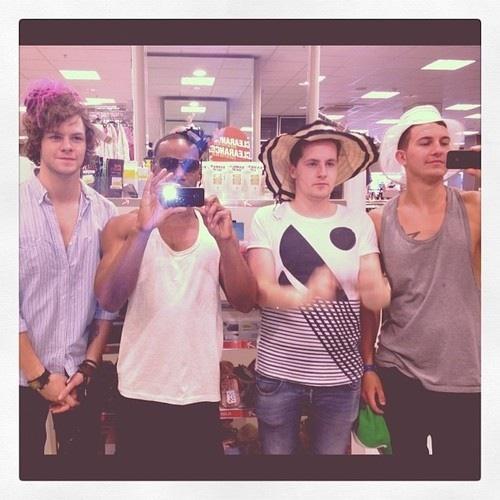 LizardandKeith's tweet photo. Crying because THIS. http://t.co/KV0FLjGB