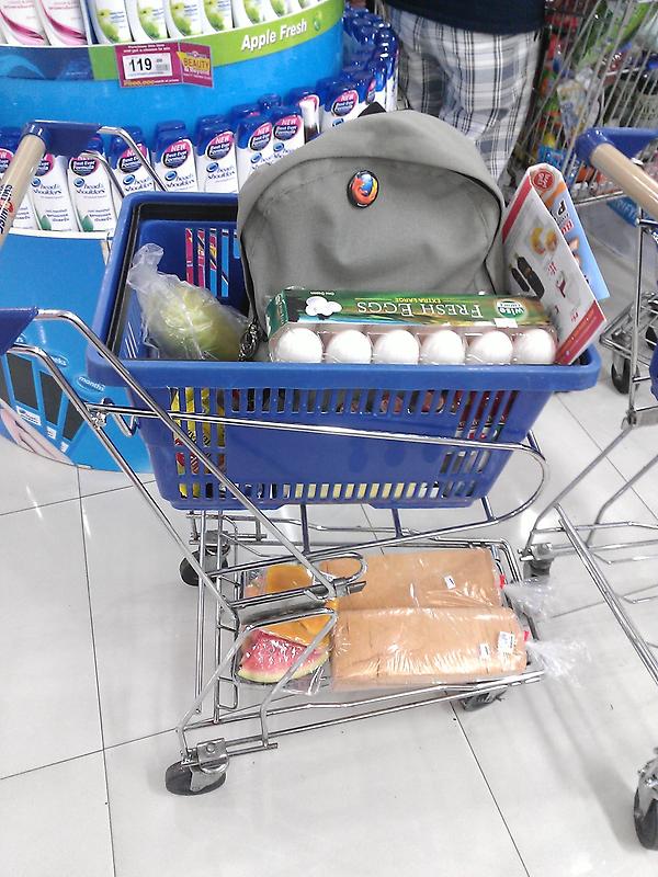 demsangeles's tweet image. Ngayon ko lang narealize. Panu ko iuuwi toh ng ndi nagttaxi lol #tired #sleepy #have2code