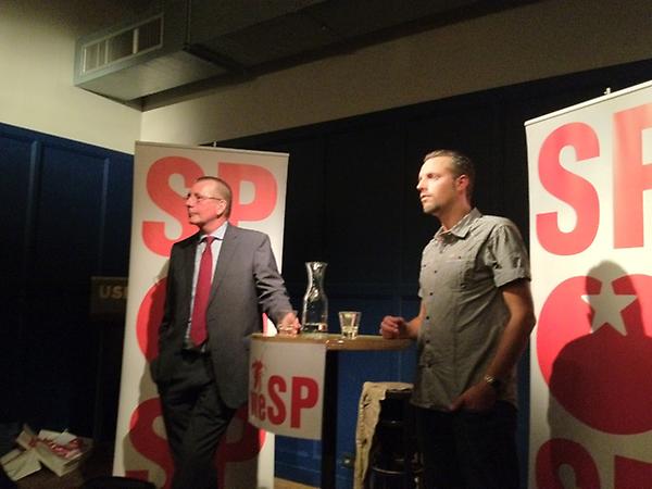 Vooral veel jonge mensen vanavond bij #weSP politiek café van SP in Eindhoven met <a href="/DdJong/">R</a> @erikdevries1979