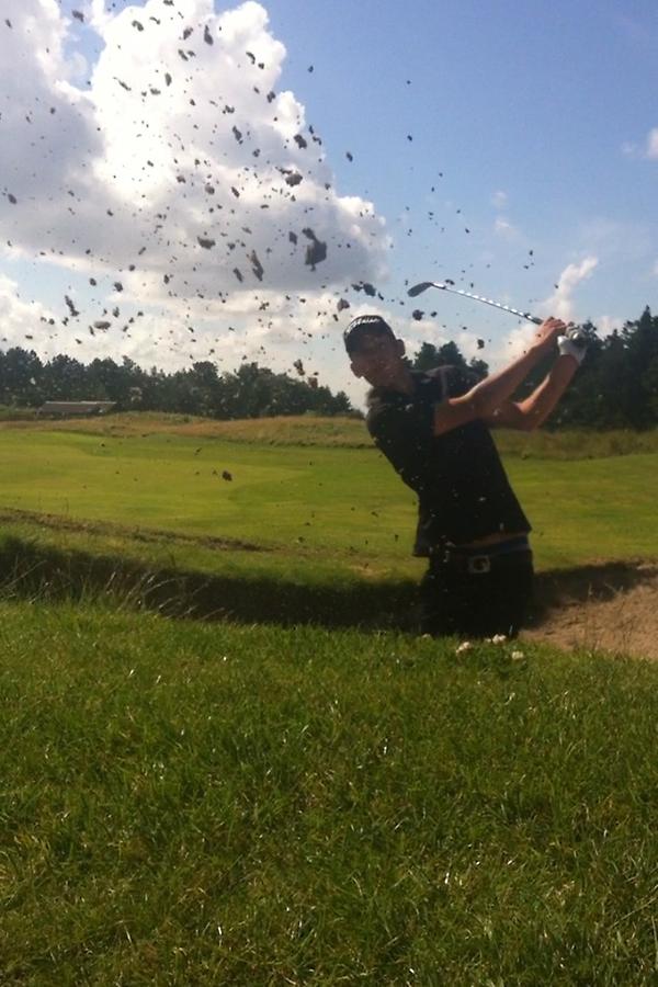 WhatAPenguinSay's tweet photo. Lidt bunker action under 1. Prøverunde på Rømø med @PatrickONeill90 ;) #dmguld #rømø http://t.co/pxNE3HeM