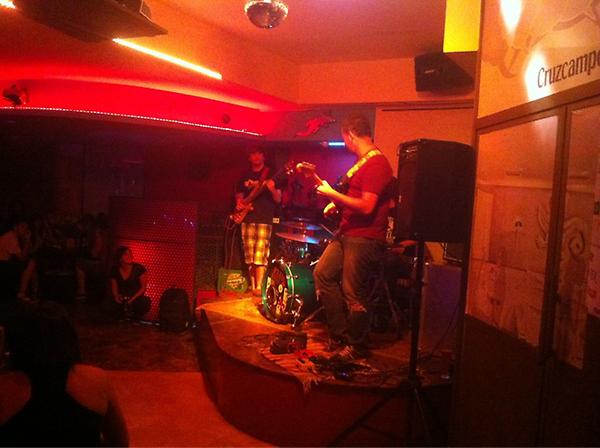 Ya estamos en los directos de la Sala Salamandra. Improvisación 100%