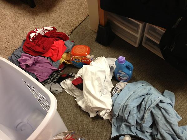 capoots23's tweet image. mom…? #collegekidproblems