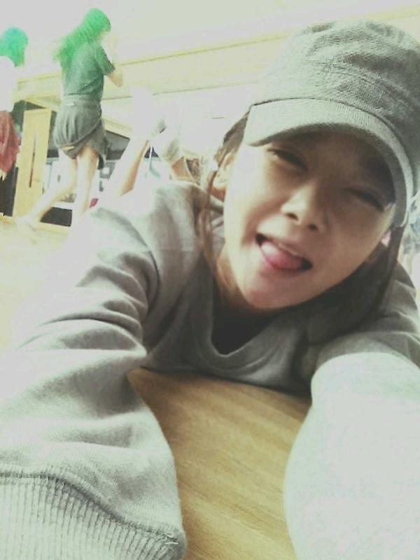 TOMBOYGIRLS5's tweet photo. 젝키의 말괄령이 길드리기처럼. 럭비공처럼 어디로튈지 모르는 리더님 유림!! 안무연습 많이하자구여!!!! http://t.co/E2bxq8EJ