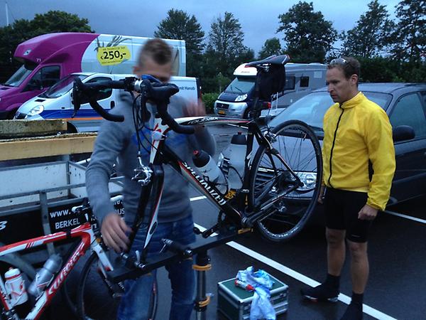 BasDubois's tweet image. We zijn bijna klaar voor de tweede rit van #Barendrecht  naar #Zandvoort
  #cfh2012