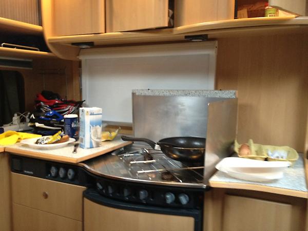 JWBemiddeling's tweet image. Net heerlijke gedouchd en pasta op van  @SlagerijGelderb nu rust pakken en vanmiddag 3e etappe @noahsarkteam #CFH2012