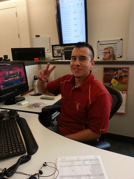 ReneNBCU's tweet image. Fight on! RT @melevizion: Super Producer @ReneNBC7 representing Trojan Nation! #NBCSANDIEGO