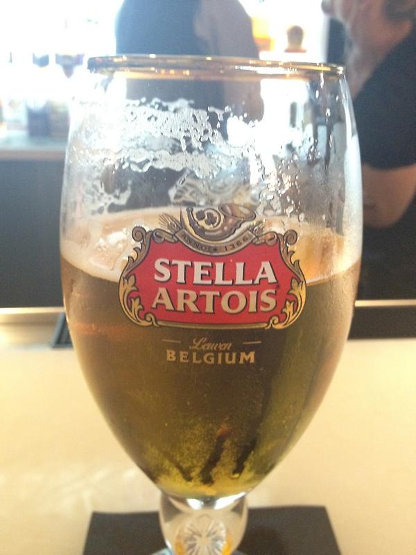 KevanHess's tweet image. Stellas at the airport=Way too expensive #Ouch #BeerStatus