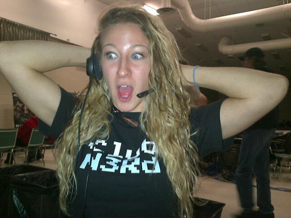 DaraDef_'s tweet image. EnergyY driiiiinks @ProjectXLAN @ClubN3Rd @mushopeas. #LAN PARTY