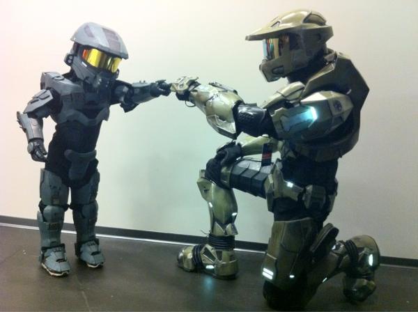 Haloscoop's tweet image. This happened at #PAX. I didn't know Master Chief had a son. Father, son bonding + #Halo4 is FTW. Photo by @djzealot RT