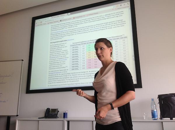 Vortrag von <a href="/CorneliaDaniel/">Cornelia Daniel</a> über Gestehungskosten in der PV bei #bc_renew de.wikipedia.org/wiki/Stromgest…