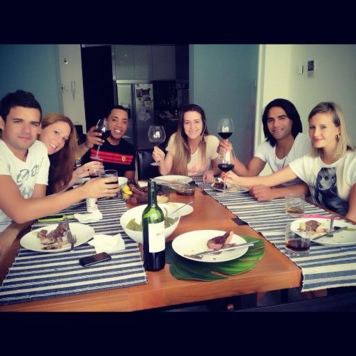 LoreleiTaron's tweet photo. Festejando!!! @FALCAO @LeoDefeis @Sa_Polisz @DebbD85 @humilde00 http://t.co/qQdYadtY