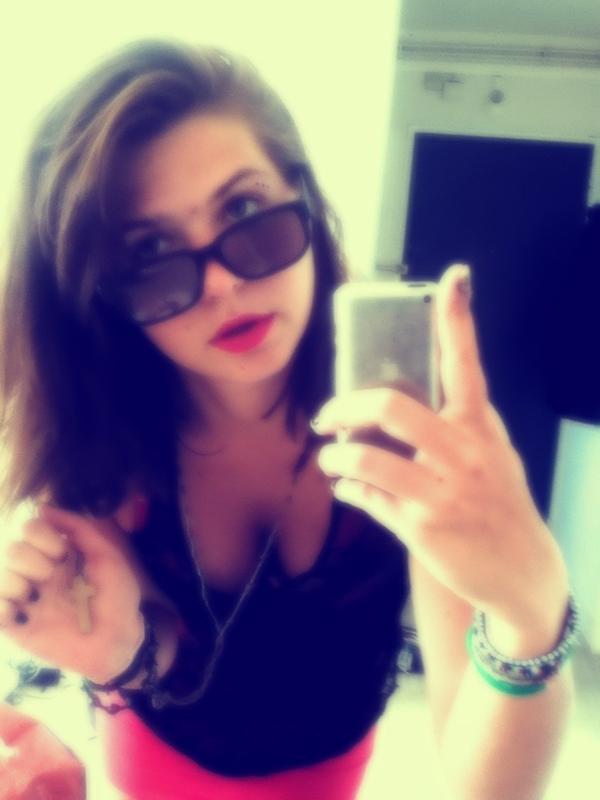 LydiaBaciani's tweet photo. #LeiisJalouVoonMaiigriir <3 http://t.co/ZzNmEKMr