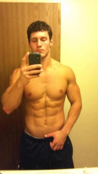 SausageMassage's tweet photo. Hot college muscle jock #dormpic http://t.co/HVV8AVJx