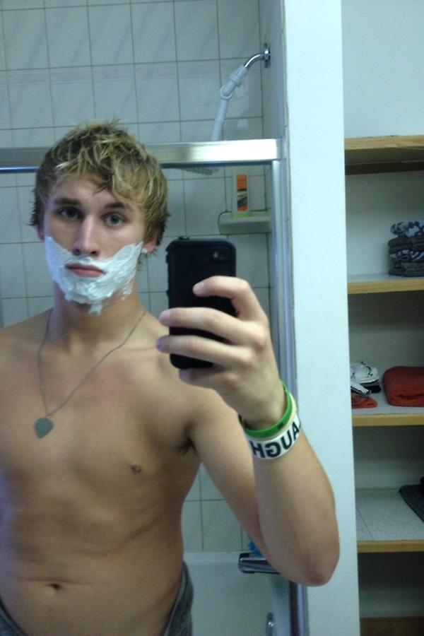 Bmarkiewicz15's tweet image. @TRobertsonSLFA is this one douchey enough? #douchebagproblems