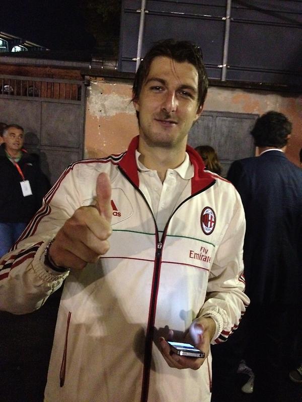 Acerbi_Fra's tweet photo. Grande vittoria! Grazie a tutti i tifosi per i messaggi... 
Sempre forza Milan http://t.co/gVlW6Wev