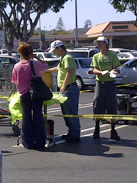 Hatch chile vendor is roasting chiles in the Sprouts parking lot in #Torrance