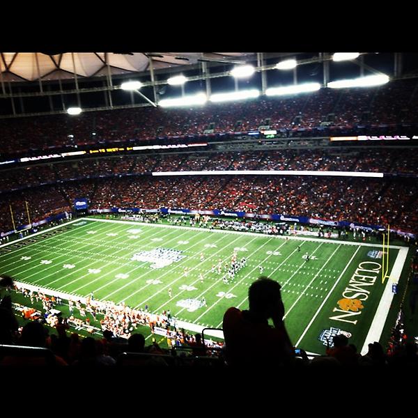 DrunkHotBitches's tweet photo. I'm here http://t.co/ESHCvaN2