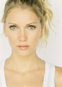 Haloscoop's tweet image. @MackenzieMason the actual physical actress who plays Cortana. RT if you think Mackenzie is incredibly attractive. ;)