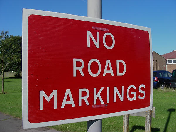 SignClip's tweet image. #construction #highways &amp;amp; the #builtenvironment our low-cost clip saves a fortune in damaged signs. Call 01296 586498