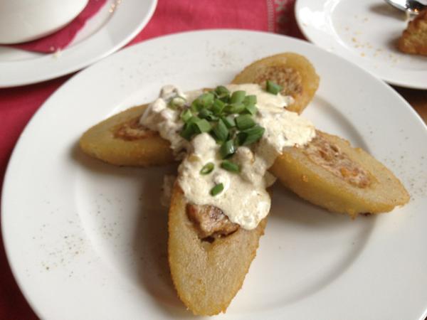 Цеппелины,холодный борщ,видерай....,стоит попробовать)))