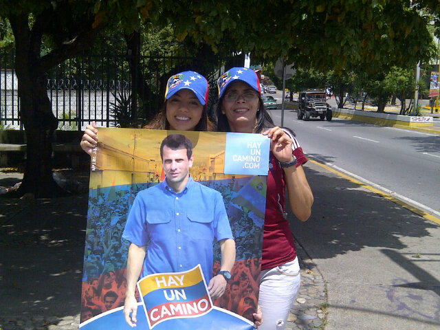 Hay un camino con @hcapriles ☺ http://t.co/WjhRWsl<a class="tags" target="_blank" title="On Twitter" href="/?out=eyJ0eXAiOiJKV1QiLCJhbGciOiJIUzUxMiJ9.eyJpYXQiOjE3MjY3OTQzNjUsImlzcyI6InR3cG9ybnN0YXJzLmNvbSIsIm5iZiI6MTcyNjc5NDM2NSwiZXhwIjoxNzU4MzMwMzY1LCJyZWRpcmVjdF91cmwiOiJodHRwczovL3R3aXR0ZXIuY29tL2hjYXByaWxlcyJ9.zJk6_tSgB_OwumvcO60F9zvjgTFXbVeR1vidFzU5Vl9oxbnpJiU6Lrgq8W8Ui-Htw82p_DyeiU5eZkGxbzIjBA">@hcapriles</a><a href="/tag/elllenazo"class="tags"><span>#elllenazo</span></a>